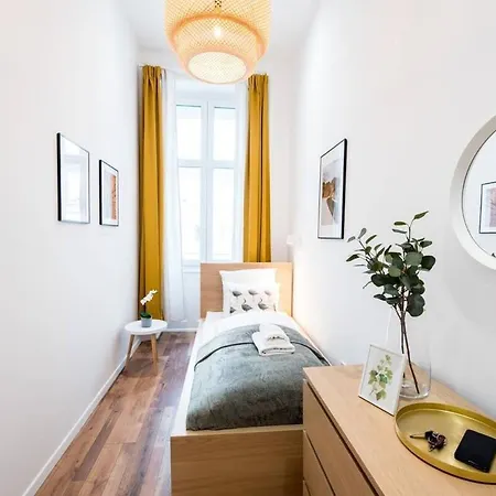 Super New And Modern Aircon Feriehus Budapest